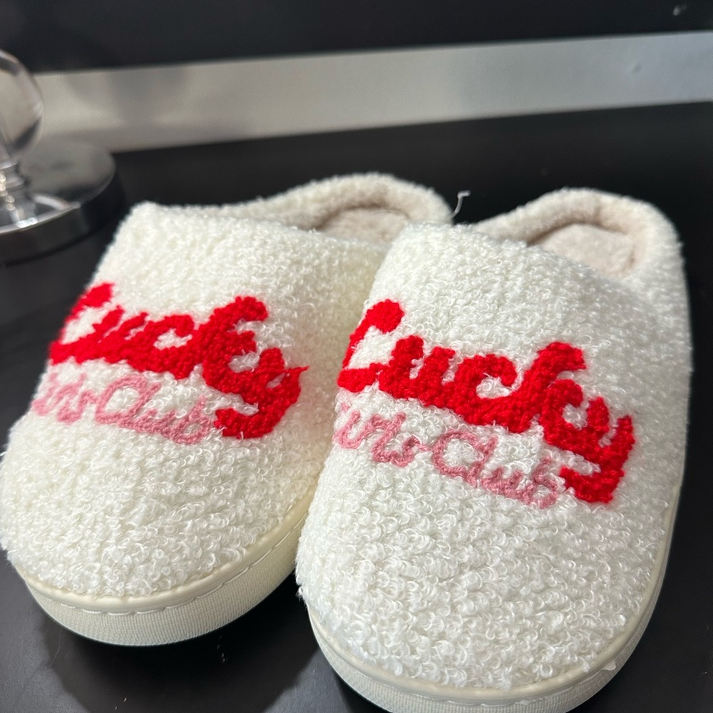 🆕Lucky Girls Club Slippers